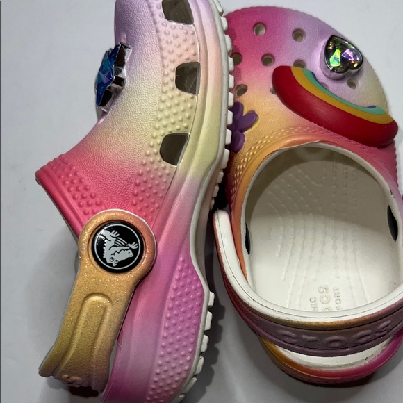 CROCS Kids Multicolor Sandals with Fun Charms - Picture 5 of 9